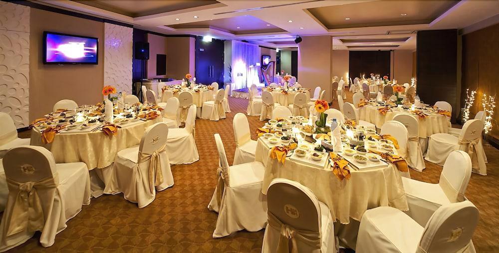 Abidos Hotel Apartment Al Barsha Дубай Экстерьер фото